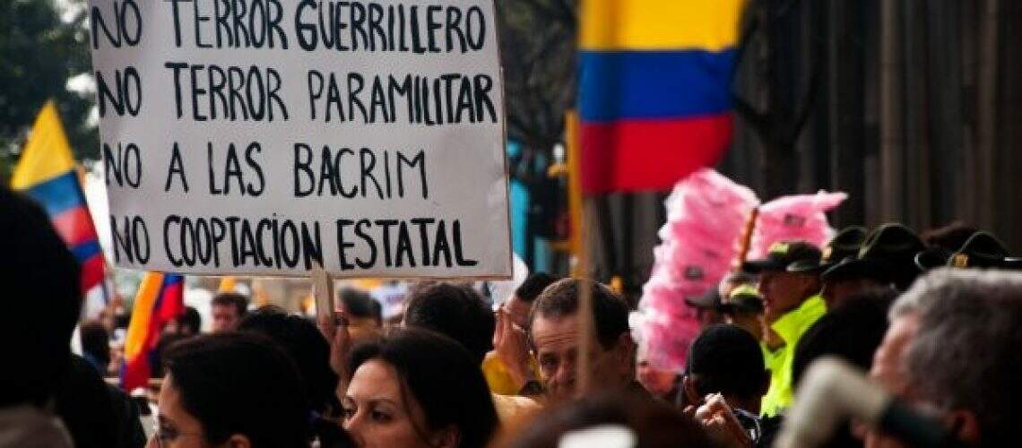 Manifestantes em Bogotá Fonte depositphotos